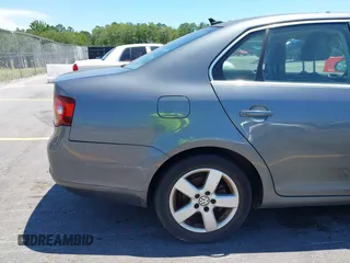 2009 Volkswagen Jetta SE с VIN 3VWRM71K39M176102, выставлен на аукционе IAAI как лот 42308971 с пробегом 208 680 миль миль и . История ставок и продаж доступна на DreamBid. Изображение 13.