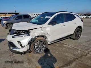 2024 Buick Encore GX Sport Touring с VIN KL4AMESL4RB197487, выставлен на аукционе Copart как лот 46664015 с пробегом 6 977 миль миль и Списание • Salvage title. История ставок и продаж доступна на DreamBid. Изображение 1.