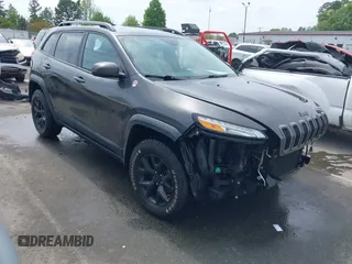 2016 Jeep Cherokee Trailhawk z VIN 1C4PJMBS6GW252960, wystawiony jako IAAI lot #41979653 z przebiegiem 94 343 mil mil oraz . Historia ofert i sprzedaży dostępna na DreamBid. Obrazek 1.