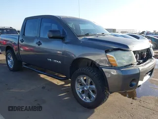 2006 Nissan Titan XE z VIN 1N6AA07A06N516626, wystawiony jako IAAI lot #41692979 z przebiegiem 208 154 mil mil oraz . Historia ofert i sprzedaży dostępna na DreamBid. Obrazek 1.