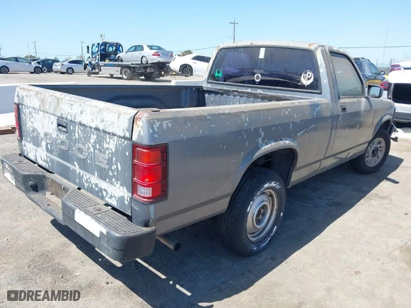 1992 Dodge Dakota "S" with VIN 1B7FL26X5NS691362, listed as a IAAI auction lot 42001454 with 161,181 mi miles. Bid and sale history available at carsss.com. Image 4.