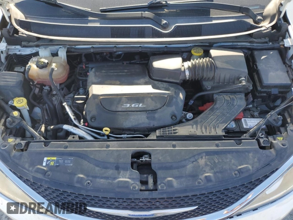 2018 Chrysler Pacifica Limited with VIN 2C4RC1GG0JR259957, listed as a Copart auction lot 66888725 with 131,371 mi miles and Clean title. Bid and sale history available at DreamBid. Image 12.