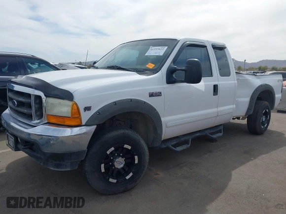 2001 Ford Super Duty F-250 XL with VIN 1FTNX21S61EB04767, listed as a IAAI auction lot 41555822 with 227,951 mi miles. Bid and sale history available at carsss.com. Image 2.
