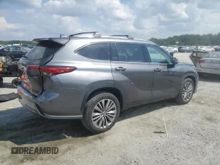 2022 Toyota Highlander Platinum with VIN 5TDFZRBH7NS182601, listed as a Copart auction lot 61832475 with 61,958 mi miles and Salvage title. Bid and sale history available at DreamBid. Image 3.