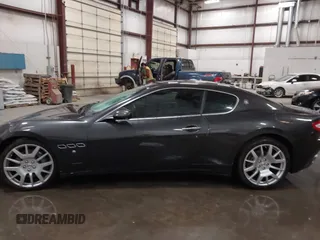 2009 Maserati GranTurismo с VIN ZAMKL45A790048595, выставлен на аукционе IAAI как лот 42094483 с пробегом 62 735 миль миль и . История ставок и продаж доступна на DreamBid. Изображение 15.