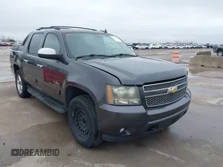 2011 Chevrolet Avalanche LS z VIN 3GNMCEE06BG129154, wystawiony jako IAAI lot #41524963 z przebiegiem 236 029 mil mil oraz . Historia ofert i sprzedaży dostępna na DreamBid. Obrazek 1.