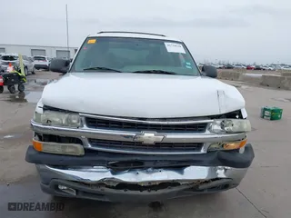 2001 Chevrolet Tahoe LT with VIN 1GNEC13T51R158637, listed as a IAAI auction lot 41718610 with 101,984 mi miles. Bid and sale history available at carsss.com. Image 12.