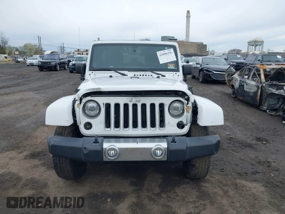 2017 Jeep Wrangler Unlimited Sahara z VIN 1C4BJWEG2HL695672, wystawiony jako IAAI lot #42008396 z przebiegiem 56 028 mil mil oraz . Historia ofert i sprzedaży dostępna na DreamBid. Obrazek 12.