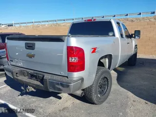 2010 Chevrolet Silverado 1500 LT with VIN 1GCSKSE35AZ261428, listed as a IAAI auction lot 41643928 with 136,282 mi miles. Bid and sale history available at carsss.com. Image 4.