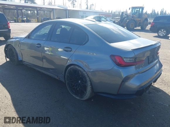 2023 BMW M3 Competition z VIN WBS33AY05PFR45136, wystawiony jako IAAI lot #41884851 z przebiegiem 6274 mil mil oraz . Historia ofert i sprzedaży dostępna na DreamBid. Obrazek 3.