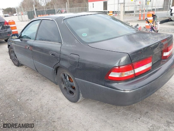 2000 Lexus ES 300 with VIN JT8BF28G6Y5083421, listed as a IAAI auction lot 41627556 with 192,531 mi miles. Bid and sale history available at carsss.com. Image 3.