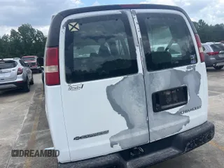 2004 Chevrolet City Express Cargo z VIN 1GAGG25U241161170, wystawiony jako IAAI lot #42470222 z przebiegiem 71 599 mil mil oraz . Historia ofert i sprzedaży dostępna na DreamBid. Obrazek 37.