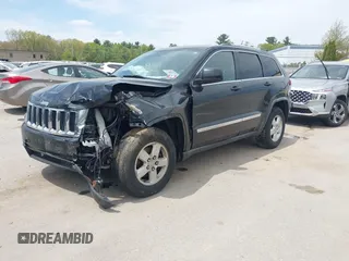 2011 Jeep Grand Cherokee Laredo z VIN 1J4RR4GG0BC547689, wystawiony jako IAAI lot #42230005 z przebiegiem 192 361 mil mil oraz . Historia ofert i sprzedaży dostępna na DreamBid. Obrazek 17.