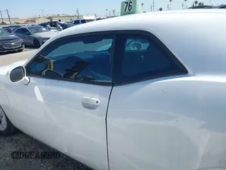 2013 Dodge Challenger SXT z VIN 2C3CDYAG8DH569468, wystawiony jako IAAI lot #41792206 z przebiegiem 161 439 mil mil oraz . Historia ofert i sprzedaży dostępna na DreamBid. Obrazek 14.