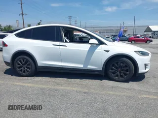 2016 Tesla Model X 70D z VIN 5YJXCAE29GF002170, wystawiony jako IAAI lot #42334842 z przebiegiem 119 104 mil mil oraz . Historia ofert i sprzedaży dostępna na DreamBid. Obrazek 14.