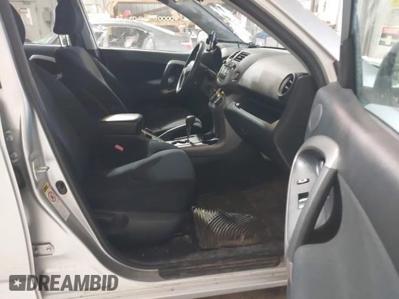 2008 Toyota RAV4 Sport z VIN JTMZK32V286010730, wystawiony jako IAAI lot #41564097 z przebiegiem 250 771 mil mil oraz . Historia ofert i sprzedaży dostępna na DreamBid. Obrazek 5.