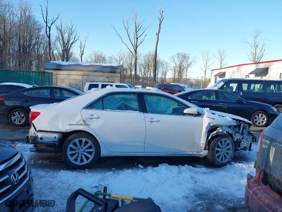 2014 Toyota Camry Hybrid LE with VIN 4T1BD1FK7EU114181, listed as a IAAI auction lot 41294936 with 115,986 mi miles. Bid and sale history available at carsss.com. Image 13.