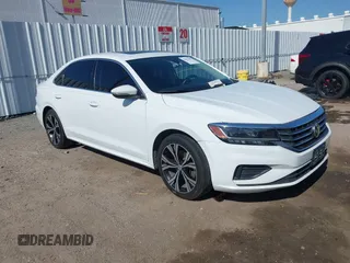 2021 Volkswagen Passat SE z VIN 1VWSA7A30MC000802, wystawiony jako IAAI lot #42007087 z przebiegiem 190 171 mil mil oraz . Historia ofert i sprzedaży dostępna na DreamBid. Obrazek 1.