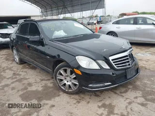 2012 Mercedes-Benz E E 350 Luxury with VIN WDDHF5KB2CA551385, listed as a IAAI auction lot 41922064 with 281,962 mi miles. Bid and sale history available at carsss.com. Image 1.
