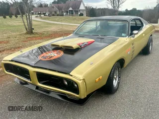 1974 Dodge Charger z VIN WH23G4A119876, wystawiony jako Copart lot #47498885 z przebiegiem 17 505 mil mil oraz Czysty tytuł • Clean title. Historia ofert i sprzedaży dostępna na DreamBid. Obrazek 2.