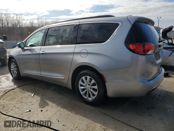 2017 Chrysler Pacifica Touring L z VIN 2C4RC1BG6HR583576, wystawiony jako Copart lot #44602375 z przebiegiem 204 839 mil mil oraz Szkoda całkowita • Salvage title. Historia ofert i sprzedaży dostępna na DreamBid. Obrazek 2.