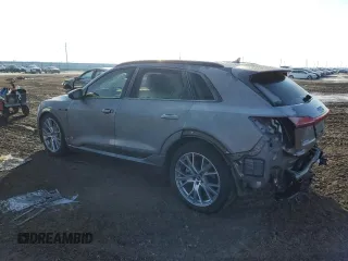 2021 Audi e-tron Prestige z VIN WA1VAAGE7MB017523, wystawiony jako Copart lot #36704493 z przebiegiem 8 204 mil mil oraz . Historia ofert i sprzedaży dostępna na DreamBid. Obrazek 2.