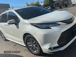 2021 Toyota Sienna XLE with VIN 5TDYRKEC2MS010054, listed as a Copart auction lot 65727215 with 42,252 mi miles and Clean title. Bid and sale history available at DreamBid. Image 1.