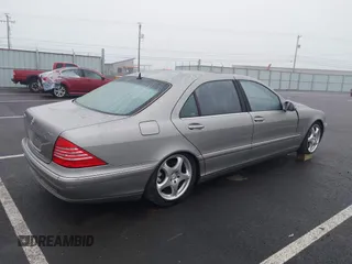 2004 Mercedes-Benz S-Class 5.0L with VIN WDBNG84J24A404189, listed as a IAAI auction lot 41337556 with 142,962 mi miles. Bid and sale history available at carsss.com. Image 4.