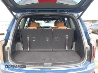 2024 Kia Telluride EX z VIN 5XYP3DGC8RG551457, wystawiony jako IAAI lot #42308920 z przebiegiem 15 795 mil mil oraz . Historia ofert i sprzedaży dostępna na DreamBid. Obrazek 17.
