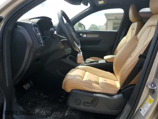 2019 Volvo XC40 Inscription with VIN YV4162UL1K2087317, listed as a Copart auction lot 68975423 with 30,759 mi miles. Bid and sale history available at carsss.com. Image 7.