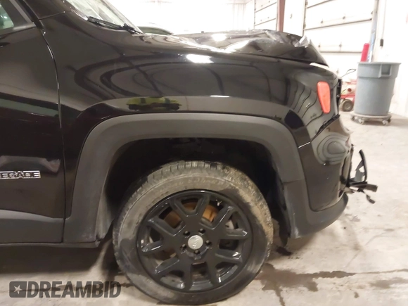 2021 Jeep Renegade 80th Anniversary z VIN ZACNJDBB7MPM53604, wystawiony jako IAAI lot #41909531 z przebiegiem 44 668 mil mil oraz . Historia ofert i sprzedaży dostępna na DreamBid. Obrazek 18.