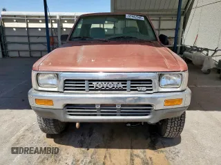 1990 Toyota Pickup DLX z VIN JT4VN13D5L5037936, wystawiony jako Copart lot #57442565 z przebiegiem 311 903 mil mil oraz Czysty tytuł • Clean title. Historia ofert i sprzedaży dostępna na DreamBid. Obrazek 5.