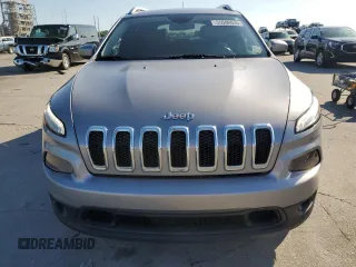 2018 Jeep Cherokee Latitude Plus with VIN 1C4PJLLBXJD538662, listed as a Copart auction lot 55590635 with 83,546 mi miles and Salvage title. Bid and sale history available at DreamBid. Image 5.