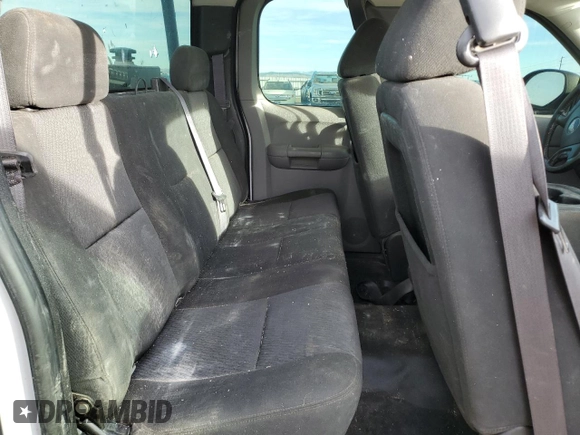 2011 GMC Sierra 2500HD Work Truck z VIN 1GT22ZCG8BZ312243, wystawiony jako Copart lot #83358544 z przebiegiem 186 584 mil mil oraz Szkoda całkowita • Salvage title. Historia ofert i sprzedaży dostępna na DreamBid. Obrazek 10.