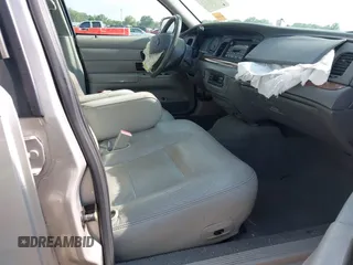 2004 Ford Crown Victoria LX с VIN 2FAFP74WX4X132788, выставлен на аукционе IAAI как лот 42282454 с пробегом 165 019 миль миль и . История ставок и продаж доступна на DreamBid. Изображение 5.