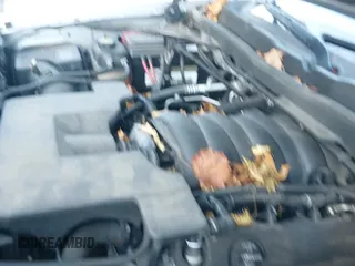 2015 Chevrolet Silverado 1500 LT z VIN 1GCVKREC8FZ415689, wystawiony jako IAAI lot #40782568 z przebiegiem 111 261 mil mil oraz . Historia ofert i sprzedaży dostępna na DreamBid. Obrazek 18.