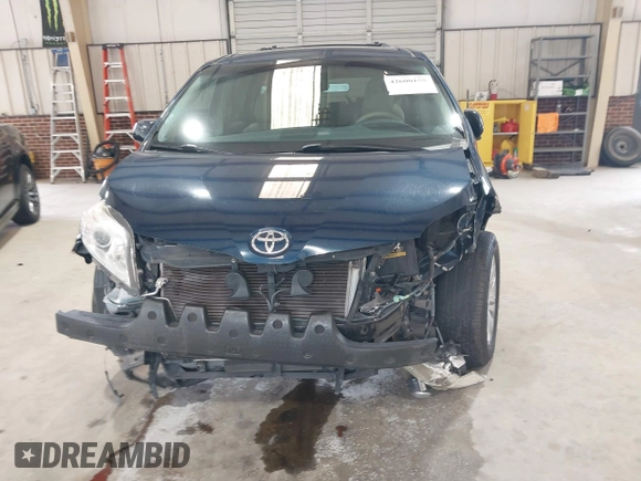 2011 Toyota Sienna XLE AAS z VIN 5TDYK3DC1BS130064, wystawiony jako IAAI lot #42600155 z przebiegiem 139 078 mil mil oraz . Historia ofert i sprzedaży dostępna na DreamBid. Obrazek 12.