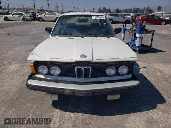 1983 BMW 3 Series z VIN WBAAG4302D8074477, wystawiony jako Copart lot #73425814 z przebiegiem 287 780 mil mil oraz Tytuł czysty. Historia ofert i sprzedaży dostępna na DreamBid. Obrazek 5.