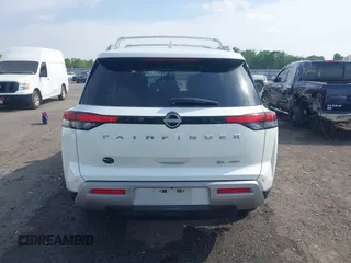 2024 Nissan Pathfinder SL z VIN 5N1DR3CC0RC232524, wystawiony jako IAAI lot #42040031 z przebiegiem 20 241 mil mil oraz . Historia ofert i sprzedaży dostępna na DreamBid. Obrazek 16.
