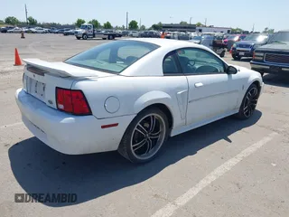 2002 Ford Mustang Standard z VIN 1FAFP40422F145109, wystawiony jako IAAI lot #42410131 z przebiegiem 200 734 mil mil oraz . Historia ofert i sprzedaży dostępna na DreamBid. Obrazek 4.