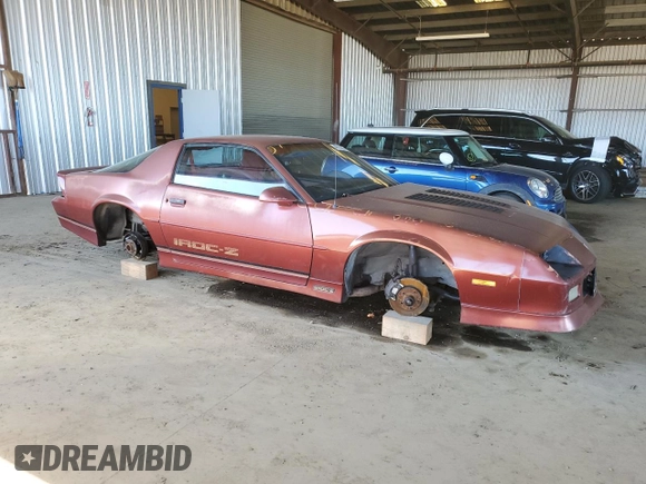 1989 Chevrolet Camaro z VIN 1G1FP21F7KL137015, wystawiony jako Copart lot #46108305 z przebiegiem 78 714 mil mil oraz Szkoda całkowita • Salvage title. Historia ofert i sprzedaży dostępna na DreamBid. Obrazek 4.