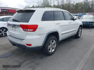2011 Jeep Grand Cherokee Limited with VIN 1J4RR5GG4BC631343, listed as a IAAI auction lot 41933513 with 262,207 mi miles. Bid and sale history available at carsss.com. Image 4.
