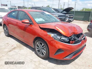 2023 Kia Forte LXS z VIN 3KPF24AD9PE627813, wystawiony jako IAAI lot #42493553 z przebiegiem 43 807 mil mil oraz . Historia ofert i sprzedaży dostępna na DreamBid. Obrazek 1.