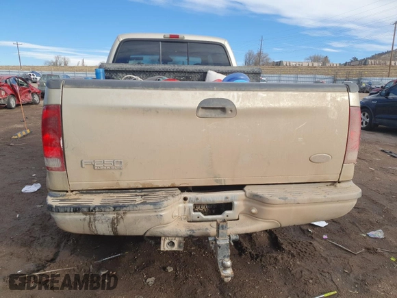 2000 Ford Super Duty F-250 XL with VIN 1FTNW21S4YEC53921, listed as a Copart auction lot 43639375 with 259,713 mi miles and Clean Title. Bid and sale history available at carsss.com. Image 6.
