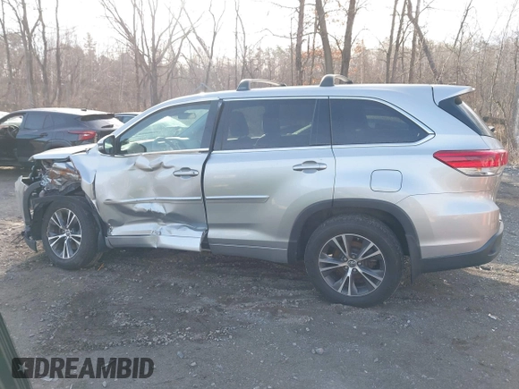 2018 Toyota Highlander LE with VIN 5TDBZRFH7JS839416, listed as a IAAI auction lot 41903167 with 97,420 mi miles and . Bid and sale history available at DreamBid. Image 14.