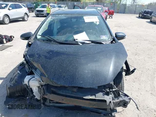 2017 Toyota Prius One z VIN JTDKDTB39H1591876, wystawiony jako IAAI lot #42086978 z przebiegiem 115 070 mil mil oraz . Historia ofert i sprzedaży dostępna na DreamBid. Obrazek 13.