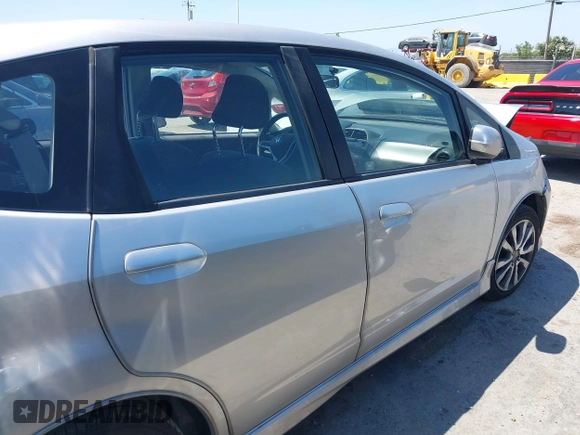 2013 Honda Fit Sport z VIN JHMGE8H56DC009996, wystawiony jako IAAI lot #42349929 z przebiegiem 152 779 mil mil oraz . Historia ofert i sprzedaży dostępna na DreamBid. Obrazek 13.