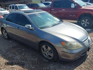 2006 Acura RL z VIN JH4KB16536C010572, wystawiony jako IAAI lot #42562533 z przebiegiem 351 065 mil mil oraz . Historia ofert i sprzedaży dostępna na DreamBid. Obrazek 1.