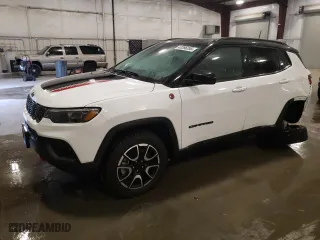 2024 Jeep Compass Trailhawk with VIN 3C4NJDDN0RT143370, listed as a Copart auction lot 47286355 with 2,952 mi miles and Salvage Title. Bid and sale history available at carsss.com. Image 1.