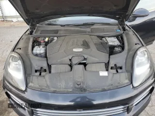 2019 Porsche Cayenne z VIN WP1AA2AY4KDA09845, wystawiony jako Copart lot #50871755 z przebiegiem 64 441 mil mil oraz Szkoda całkowita • Salvage title. Historia ofert i sprzedaży dostępna na DreamBid. Obrazek 11.